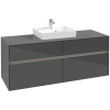 VILLEROY & BOCH Collaro závesná skrinka pod umývadlo na dosku (umývadlo v strede), 4 zásuvky, s LED osvetlením, 1400 x 500 x 548 mm, Glossy Grey, C073B0FP