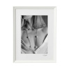 Atelier - Petr Vydra Umelecké fotografie Akty - Žena s koralmi (biely rám), Velikost a varianta fotografií Černý rám 30 x 40 cm ( pasparta 21x 30 cm )