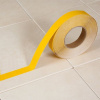 VMBal s.r.o. Protišmyková páska s korundovými zrnami, žltá, šírka 25mm