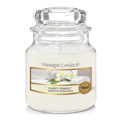 Yankee Candle - vonná sviečka Fluffy Towels (Nadýchané osušky) 104g