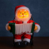 Santa Claus na hojdacom kresle hrajúci na harmoniku 23cm