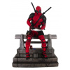 Diamond Select Marvel Movie Premier Kolekce Soška Deadpool 25 cm