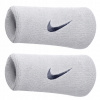 Frotki na zápästí Nike swoosh dvojité biele 2 ks. (Frotki na zápästí Nike Wide swoosh dvojitéwi)