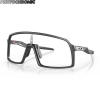 Bike okuliare Oakley Sutro matte carbon | clear photochromic - Odosielame do 24 hodín