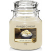 Yankee Candle Vonná svíčka Classic střední Coconut Rice Cream 411 g