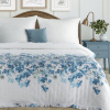 Prehoz na posteľ NOA s dekoratívnym volánom a kvetinovou potlačou Rozmer prehozu (šírka x dĺžka): 220x240cm