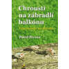 Chrousti na zábradlí balkónu
