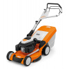 STIHL RM 655 VS Kohler Serie HD 775 OHV SC 2,6 kW 2.800 ot/min do 2.500 m2 53 cm 98 dB(A) 84 dB(A) 3,80 m/s2 1,90 m/s2 25 - 85 mm 70 l 5,0 kg HS / BBC Vario Áno