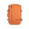 CabinZero Adventure 32L palubní batoh 46x31x20 cm Sahara Sand