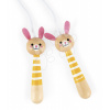 Švihadlo Zajac Bunny Skipping Rope Janod s drevenými rúčkami a nastaviteľnou dĺžkou