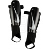 Futbalové chrániče Nike Charge DX4608-010 Veľkosť: XL (180-200cm)