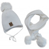 Dvojvrstvová pletená čiapočka na zaväzovanie + šál s brmbolcami, biela