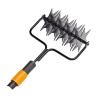 prevzdušňovač trávnika bez násady QuikFit čierny Fiskars 1000689