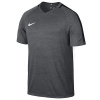 Triko Nike Dry Squad - Pánske tréningové tričko s krátkym rukávom Nike strk TOP SS je ľahké a vysoko komfortné tričko, ktoré ti poskytne maximálnu podporu po celú dobu futbalového tréningu. Je vyroben