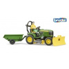 Bruder Záhradný traktor John Deere X949 so záhradníkom