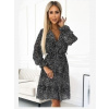 Numoco 506-1 Šifónové šaty s výstrihom, volánmi a opaskom - čiernobiely vzor