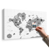 Obraz na korku mapa so zvieratami v čiernobielom prevedení