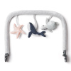 ERGOBABY | EVOLVE hračka na lehátko - Ocean wonders - Light Grey