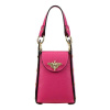 Malá kožená fuksiová kabelka so zlatou včelou a retiazkou Laura Biaggi 21x13.5x6 (Vyrobená z prírodnej kože vo výraznej fuksiovej farbe, ktorá jej dodáva jedinečný charakter a štýl.)