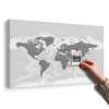 Obraz na korku mapa sveta s čiernobielym nádychom