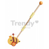Drevené autíčko včielka Push Bee with Stick Eichhorn s vodiacou rúčkou dĺžka 50 cm od 12 mes EH6804