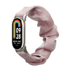 kwmobile Watch řemínek kompatibilní s Xiaomi Mi Band 10 / Mi Band 9 / 8 - Dusty růžová Scrunchie Watch Band - 14 - 19 cm