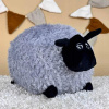 Vankúš Ovečka sivá (Plyšový vankúš ovečka 28 cm – mäkký sivý vankúšik a dekorácia do detskej izby)