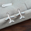 B-TOP Dámske náušnice s bielym OPÁLOM v tvare LIETADLO - postriebrené