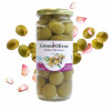 Grécke zelené olivy plnené cesnakom sú chutné