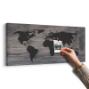 Obraz na korku mapa sveta na tmavom dreve