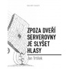 Zpoza dveří serverovny je slyšet hlasy - Jan Trtílek