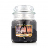 Yankee Candle Classic Medium Jar Candles vonná sviečka 411 g Black Coconut