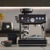 SAGE The Barista Impress SES876BTR - tlakový kávovar z nerezovej ocele s príslušenstvom