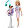 Bábika Barbie zubárka s pacientom
