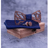 Štýlový drevený motýlik + vreckovka + manžety vo viac farbách - Tmavo modrá