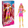 Barbie ve filmovém oblečku na kolečkových bruslích