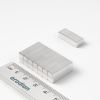 Neodýmový magnet kváder 20×8×5 mm - N35