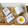 Handmade darčekový box s náušnicami, sviečkou, kľúčenkou a dekoráciou (Darčeková krabička pre ženy )