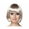 Boland parochňa s polodlhými blond vlasmi a ofinou