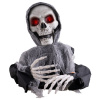 Halloween kostra s červenýma očima