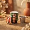 Porcelánový hrnček so sitkom a viečkom DUO ART GALLERY FRIDA MEXICAN ART RED 430 ml