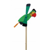Drevený VETERNÍK - záhradná dekorácia STRAŠIAK PAPAGÁJ ZELENÝ