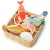 Leaf Toys Seafood Basket Tender drevený košík s morskými plodmi s rybami a mušľami