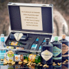 Hendrick's Gin Darčekový kufor pre muža, otca, priateľa, deda, brata, strýka, švagra, rybára k narodeninám, výročiu, sviatku, vianociam Gravírované drevo - obrázok + text