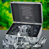 Karafy LOVERS Bohemia Crystal Darčeková sada krištáľu pre zamilovaných v hliníkovom kufri k svadbe, výročiu, vianociam, valentínu Gravírované plexi - text