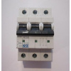 MFV-EM Poistkový vratný spínač 3P DIN-35 SEZ RV63 40A-AC230V/6kA (Elektromateriál FV systému, Popis: Striedavý vratný AC 3-P modulárny spínač, Odpojovač: Pripojená 3-fázová záťaž, Uchytenie: DIN lišta
