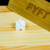 Meeple - drevená figúrka do doskových hier - veľkosť 1,6 cm Farba: Biela
