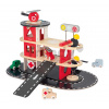 Drevená požiarna stanica Fire Station Bolid Janod 4 vozidlá a 2 figúrky od 24 mes J04639