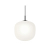 Muuto Závesné svietidlo Rime Ø25, opal/black 22415