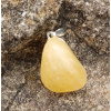 Kalcit prívesok (20 x 16 x 15 mm)